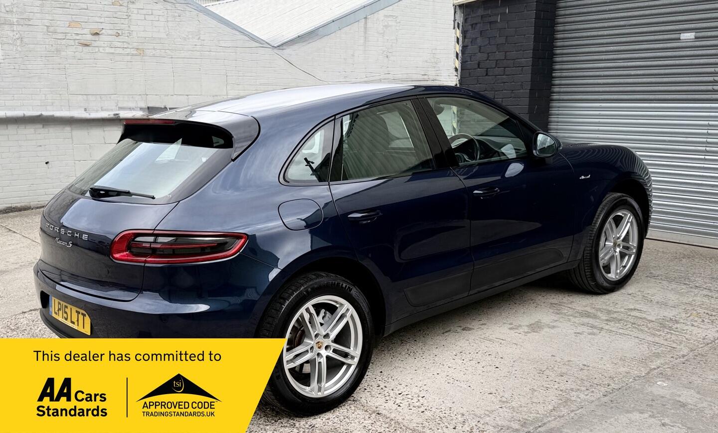 Porsche Macan Right Side